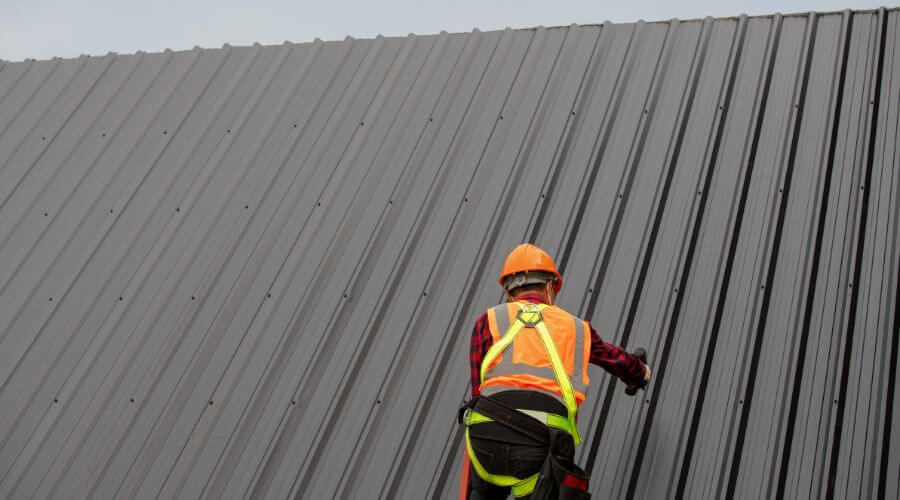Professional gutter cleaning in Tyngsboro, MA